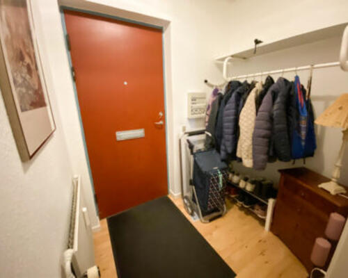 Lys og hyggelig 2-værelses lejlighed med terrasse