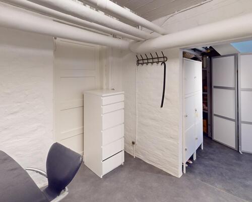 Rummelig lejlighed i hjertet af Aalborg med livlig atmosfære