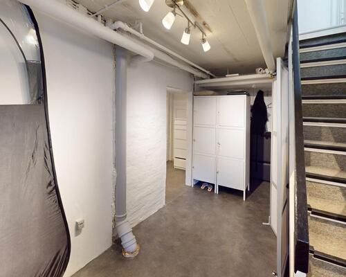 Rummelig lejlighed i hjertet af Aalborg med livlig atmosfære