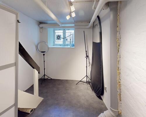 Rummelig lejlighed i hjertet af Aalborg med livlig atmosfære