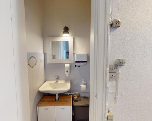 Rummelig lejlighed i hjertet af Aalborg med livlig atmosfære