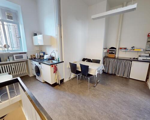 Rummelig lejlighed i hjertet af Aalborg med livlig atmosfære