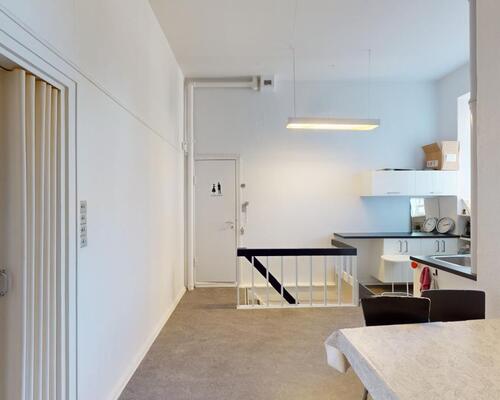 Rummelig lejlighed i hjertet af Aalborg med livlig atmosfære