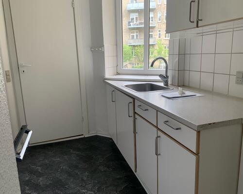 Lys lejlighed i hjertet af Aalborg med skønne parker nær ved