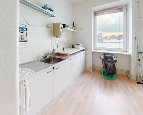 Rummelig lejlighed med central beliggenhed i Aalborg