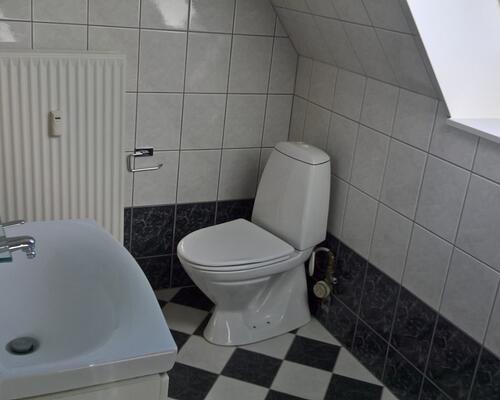 Lys 2 værelses lejlighed med altan i Nyborg