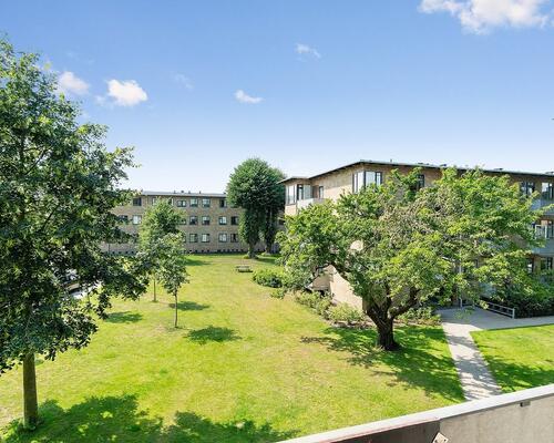 Skøn møbleret lejlighed med altan | Hellerup