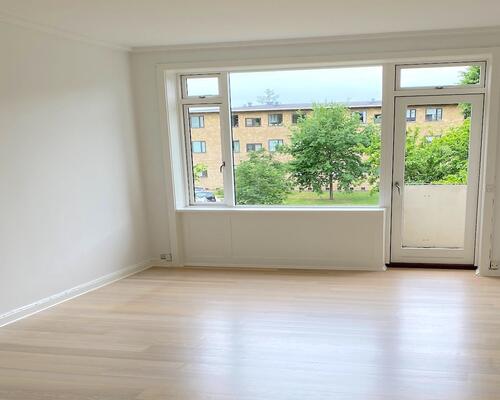 Skøn møbleret lejlighed med altan | Hellerup