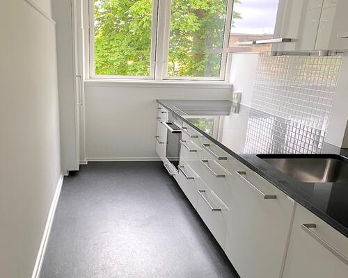 Skøn møbleret lejlighed med altan | Hellerup