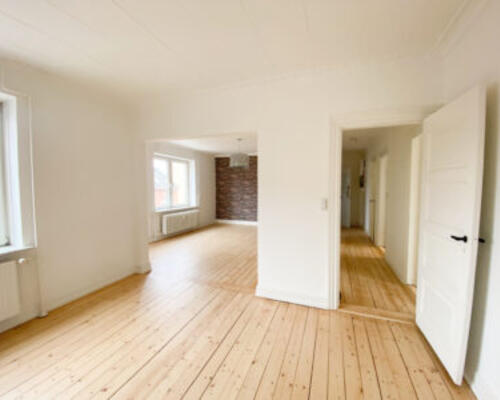 Nyrenoveret 3-værelses lejlighed i Aalborg centrum