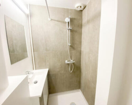 Nyrenoveret 3-værelses lejlighed i Aalborg centrum