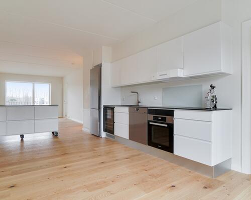 Moderne 3 værelses lejlighed med altan i Odense M