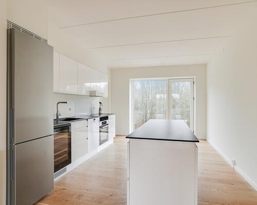 Moderne 3 værelses lejlighed med altan i Odense M