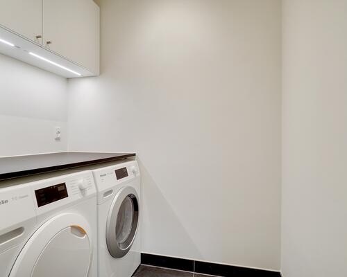 Moderne 3 værelses lejlighed med altan i Odense M