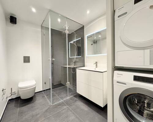 Lys og indbydende seniorbolig i naturskønne Munkebjerg Park