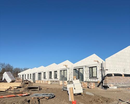 Nyopførte 4-værelses rækkehuse i Skælskør – med egen have og moderne faciliteter