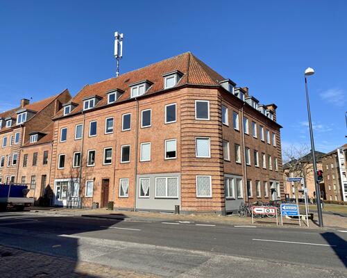 Lys og rummelig 3 værelses lejlighed i Odense C