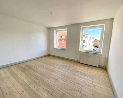 Lys og rummelig 3 værelses lejlighed i Odense C