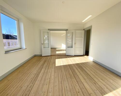 Lys og rummelig 3 værelses lejlighed i Odense C