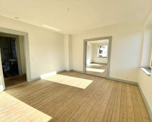 Lys og rummelig 3 værelses lejlighed i Odense C