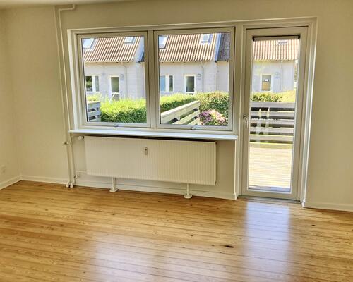 Moderne rækkehus med terrasse og have i Fredericia