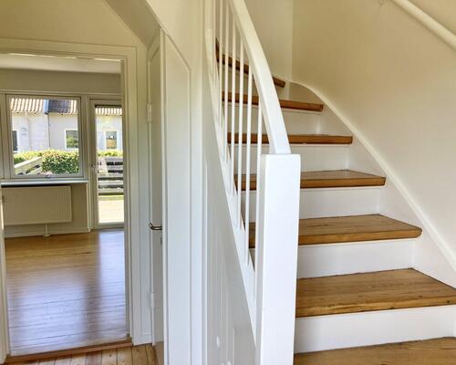 Moderne rækkehus med terrasse og have i Fredericia