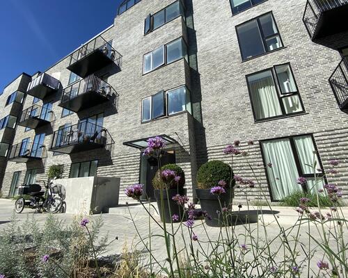 Moderne 2 værelses lejlighed med stor altan i Odense M