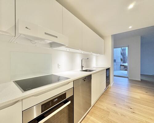 Moderne 2 værelses lejlighed med stor altan i Odense M