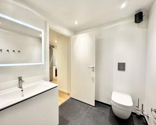 Moderne 2 værelses lejlighed med stor altan i Odense M