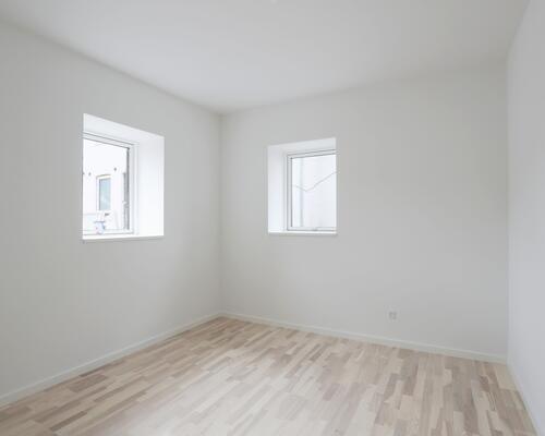 Lys moderne lejlighed, centralt beliggende - husdyr tilladt