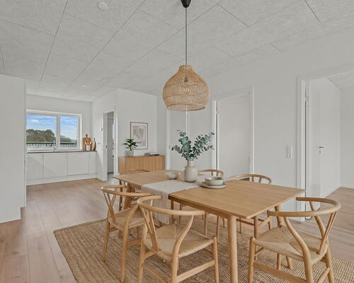 Lys 3-værelses med terrasse, parkering og egen vaskesøjle – seniorvenlig