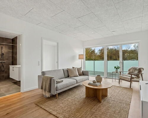 Lys 3-værelses med terrasse, parkering og egen vaskesøjle – seniorvenlig