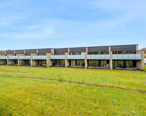 Lys 3-værelses med terrasse, parkering og egen vaskesøjle – seniorvenlig