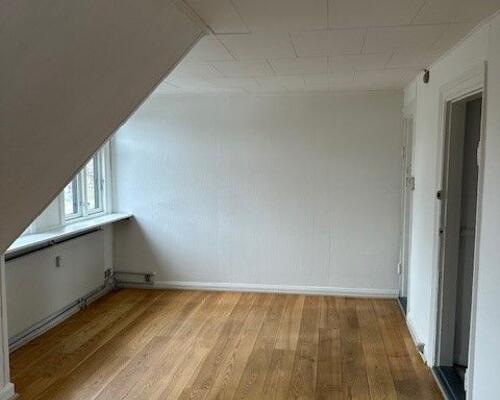 Skøn 2 vær. lejlighed tæt på OUH