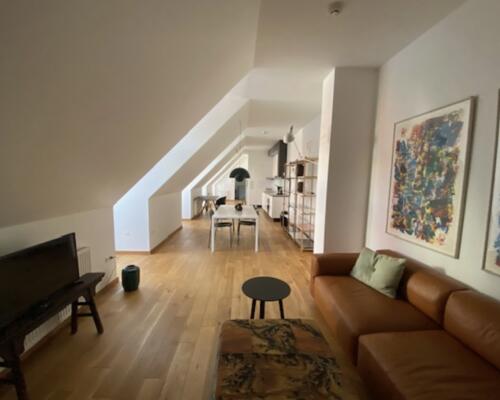 Skøn møbleret penthouse uden bopælspligt