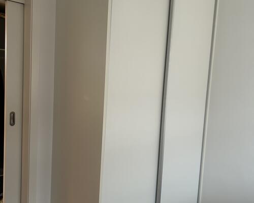 Stor 2-værelses lejlighed med altan og attraktiv beliggenhed på Trøjborg!