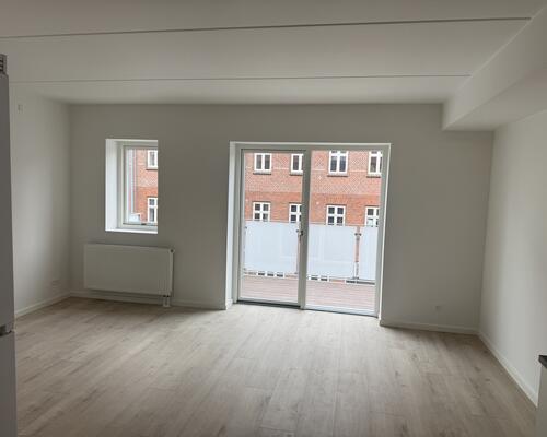 Helt ny lejlighed, centralt beliggende.