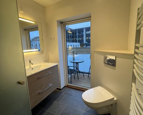 Rummelig 2-værelses lejlighed på Dæmningen!