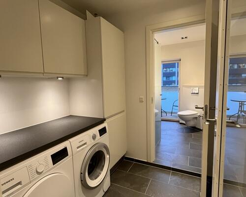 Rummelig 2-værelses lejlighed på Dæmningen!