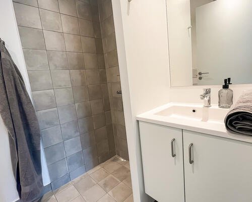 Lys 4-værelses lejlighed på 1. sal!