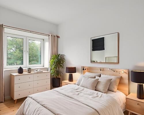 Lys 4-værelses på 85 m2 med plankegulve, separat køkken og kort til bus og indkøb