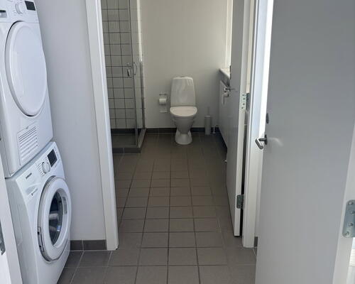 Lys og rummelig 3-værelses på 102 m2 med altan/terrasse og moderne køkken