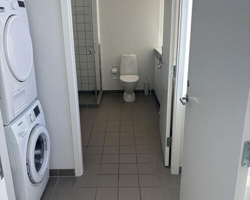 Lys og rummelig 3-værelses på 102 m2 med altan/terrasse og moderne køkken