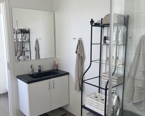 Lys og rummelig 3-værelses på 102 m2 med altan/terrasse og moderne køkken