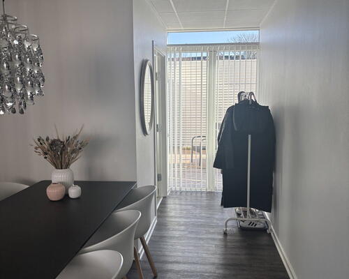 Lys og rummelig 3-værelses på 102 m2 med altan/terrasse og moderne køkken