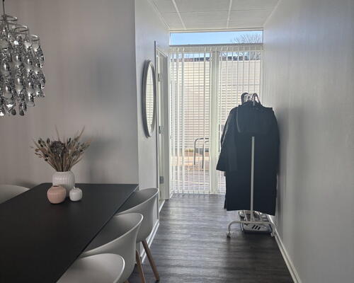 Lys og rummelig 3-værelses på 102 m2 med altan/terrasse og moderne køkken