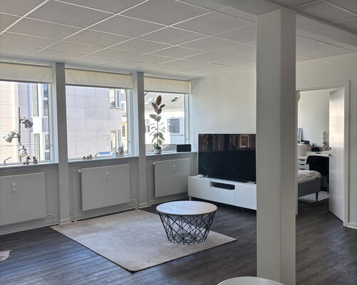 Lys og rummelig 3-værelses på 102 m2 med altan/terrasse og moderne køkken