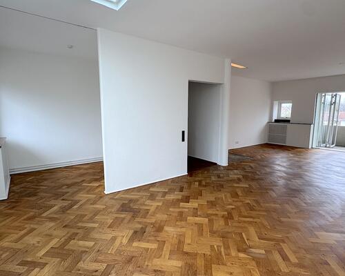 Unik og rummelig lejlighed i Charlottenlund