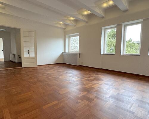 Unik og rummelig lejlighed i Charlottenlund