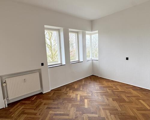 Unik og rummelig lejlighed i Charlottenlund